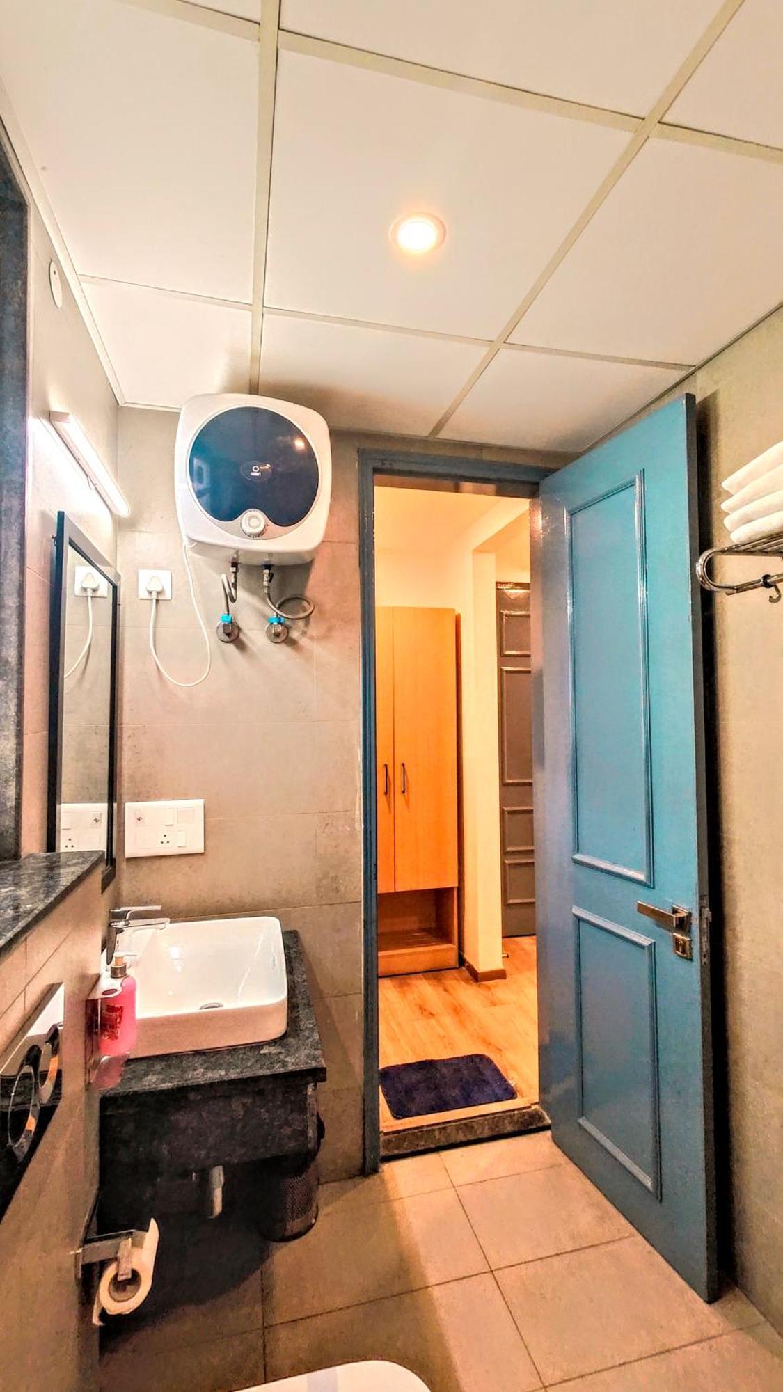מלון Mavens White Artemis Hospital Road Sector 52 גורגאון מראה חיצוני תמונה